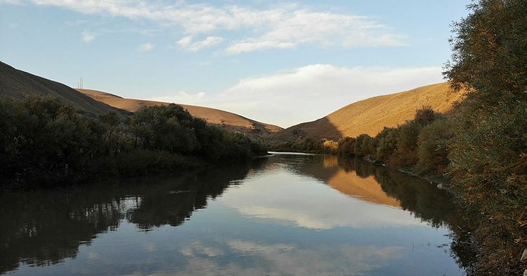 Murat Nehri çevresi sonbaharda görsel şölen sunuyor